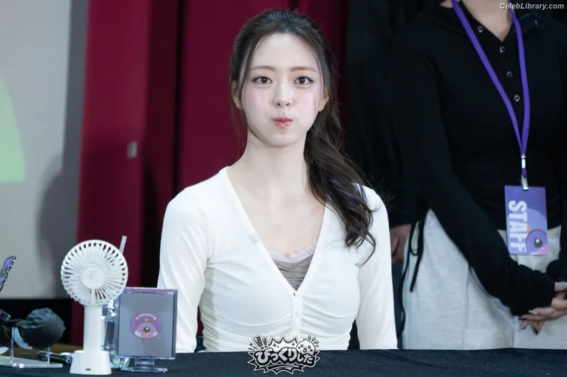 Yuna - ITZY (유나, Shin Yu Na) photo 22 of 1698