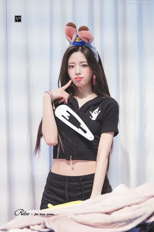 Yuna - ITZY (유나, Shin Yu Na) photo 8 of 1698