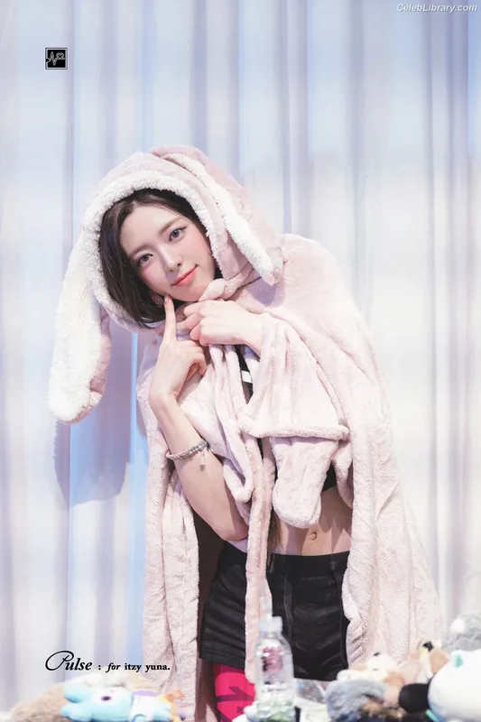 Yuna - ITZY (유나, Shin Yu Na) photo 14 of 1698