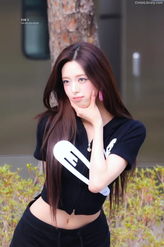 Yuna - ITZY (유나, Shin Yu Na) photo 18 of 1698