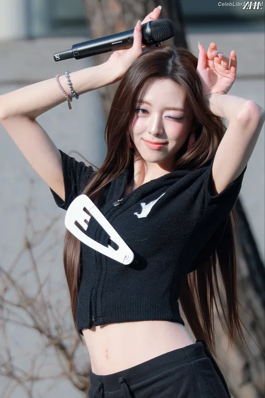 Yuna - ITZY (유나, Shin Yu Na) photo 23 of 1698