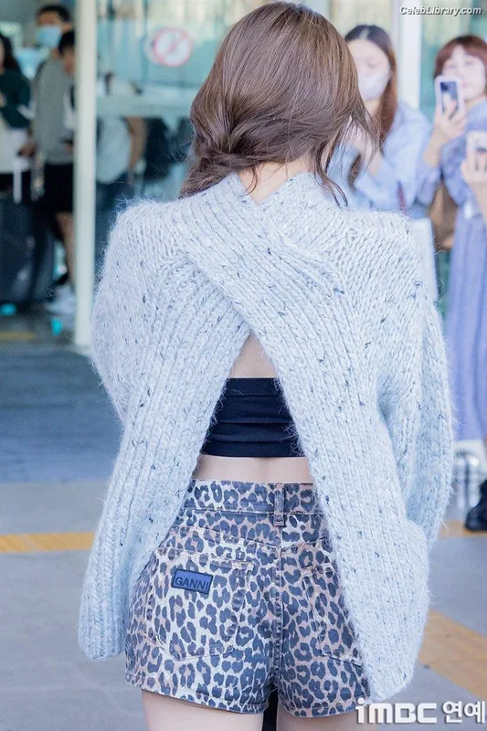 Yuna - ITZY (유나, Shin Yu Na) photo 4 of 1698