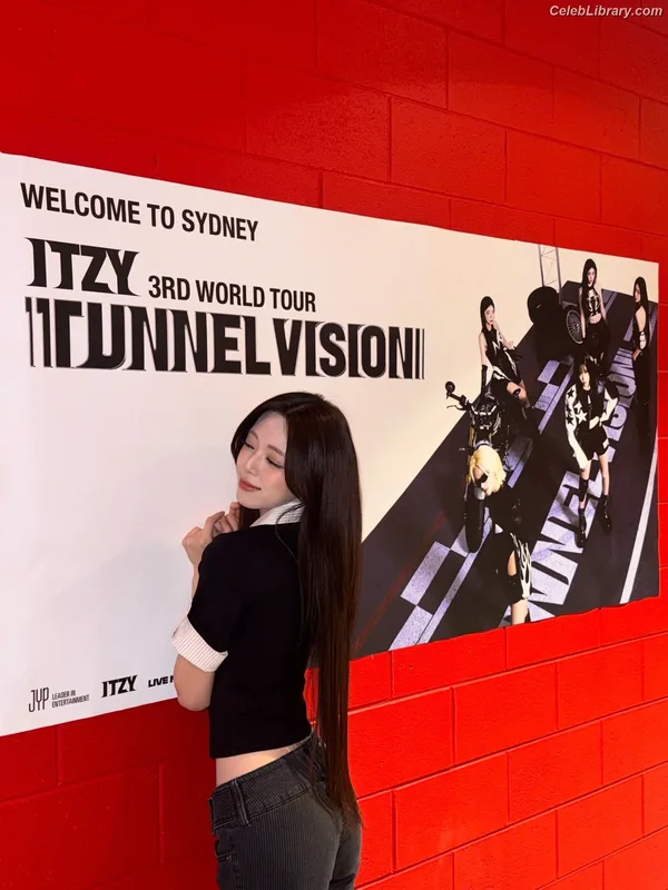 Yuna - ITZY (유나, Shin Yu Na) photo 10 of 1698