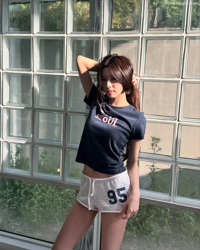 Yuna - ITZY (유나, Shin Yu Na) photo 19 of 1698