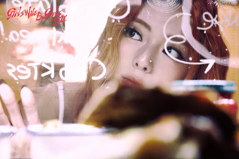 Yuna - ITZY (유나, Shin Yu Na) photo 1 of 1698