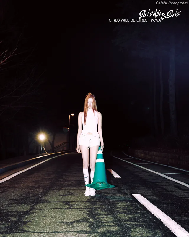 Yuna - ITZY (유나, Shin Yu Na) photo 11 of 1698