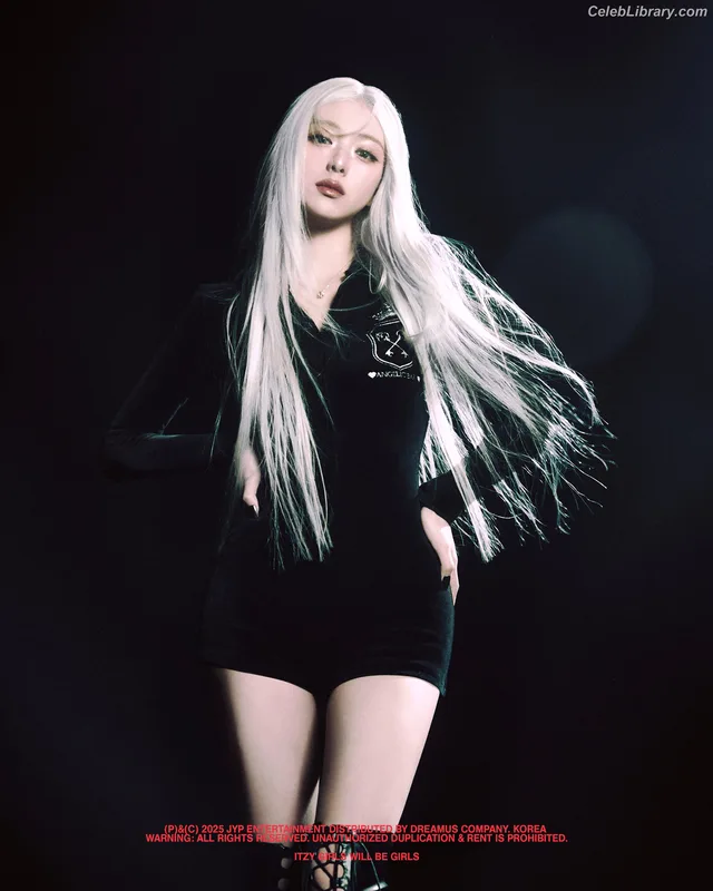 Yuna - ITZY (유나, Shin Yu Na) photo 14 of 1698