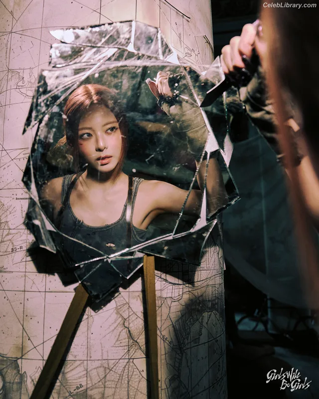 Yuna - ITZY (유나, Shin Yu Na) photo 21 of 1698