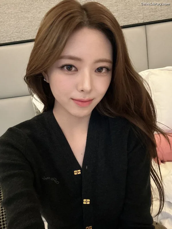 Yuna - ITZY (유나, Shin Yu Na) photo 2 of 1698