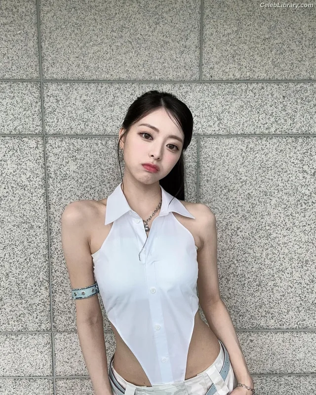 Yuna - ITZY (유나, Shin Yu Na) photo 11 of 1698