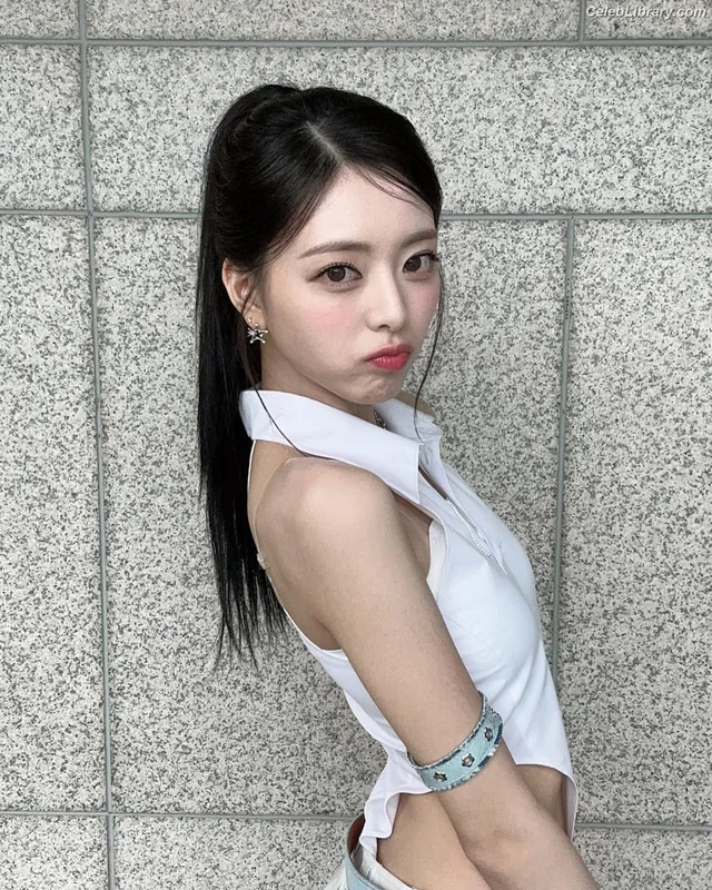 Yuna - ITZY (유나, Shin Yu Na) photo 14 of 1698