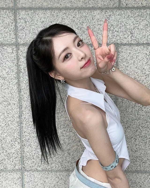 Yuna - ITZY (유나, Shin Yu Na) photo 15 of 1698