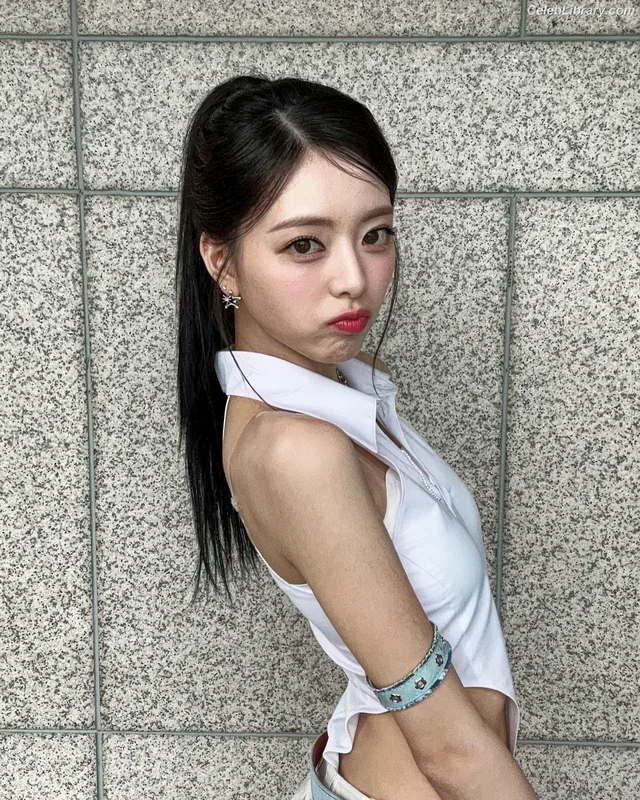 Yuna - ITZY (유나, Shin Yu Na) photo 18 of 1698