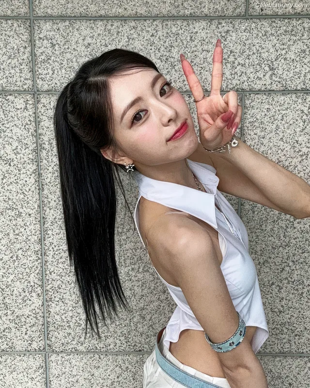 Yuna - ITZY (유나, Shin Yu Na) photo 22 of 1698
