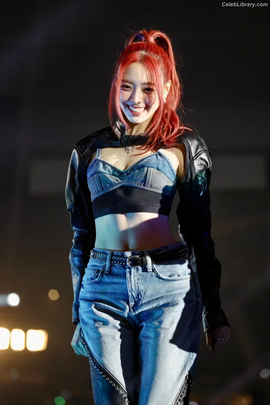 Yuna - ITZY (유나, Shin Yu Na) photo 24 of 1698