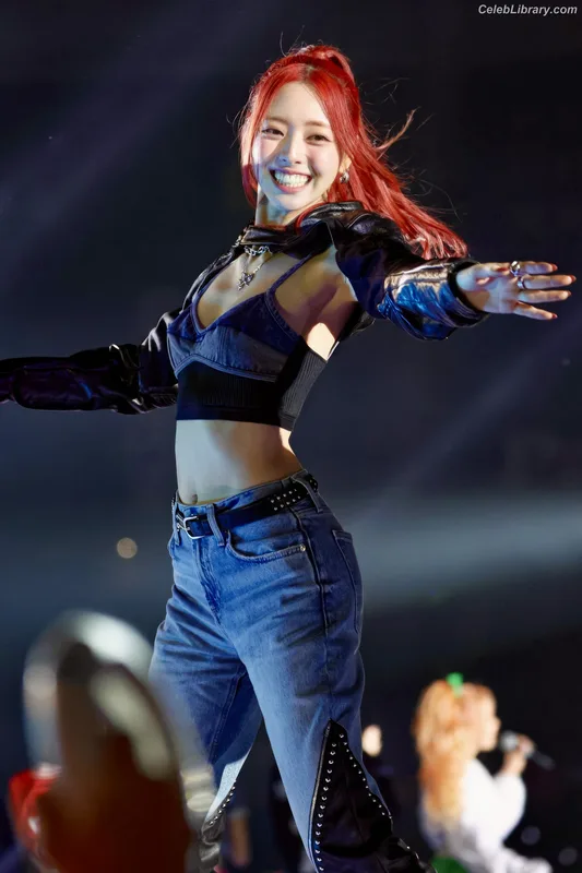 Yuna - ITZY (유나, Shin Yu Na) photo 2 of 1698