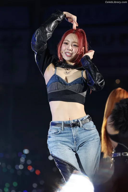 Yuna - ITZY (유나, Shin Yu Na) photo 4 of 1698