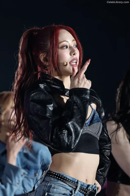 Yuna - ITZY (유나, Shin Yu Na) photo 7 of 1698