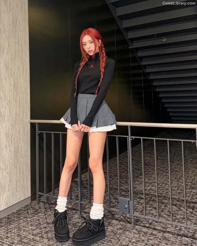 Yuna - ITZY (유나, Shin Yu Na) photo 9 of 1698