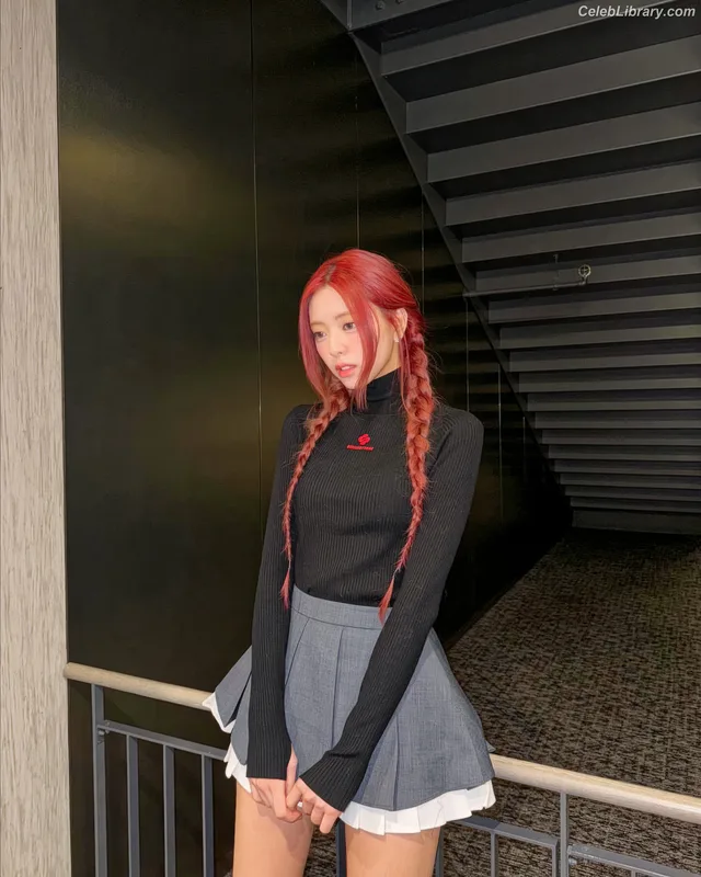 Yuna - ITZY (유나, Shin Yu Na) photo 10 of 1698