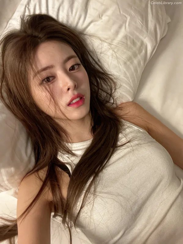 Yuna - ITZY (유나, Shin Yu Na) photo 13 of 1698