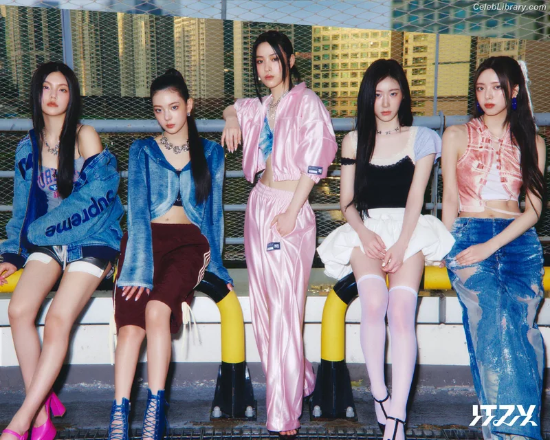 Yuna - ITZY (유나, Shin Yu Na) photo 18 of 1698