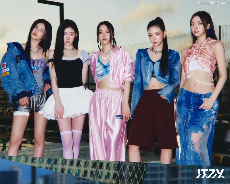 Yuna - ITZY (유나, Shin Yu Na) photo 20 of 1698