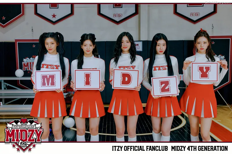 Yuna - ITZY (유나, Shin Yu Na) photo 22 of 1698