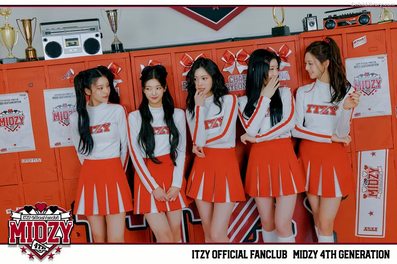 Yuna - ITZY (유나, Shin Yu Na) photo 24 of 1698