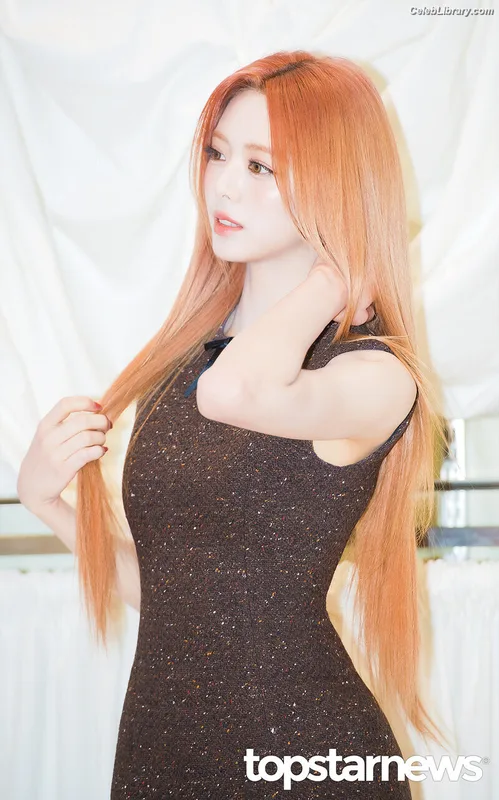 Yuna - ITZY (유나, Shin Yu Na) photo 9 of 1698