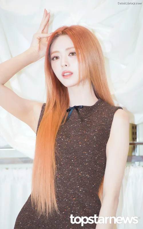 Yuna - ITZY (유나, Shin Yu Na) photo 15 of 1698