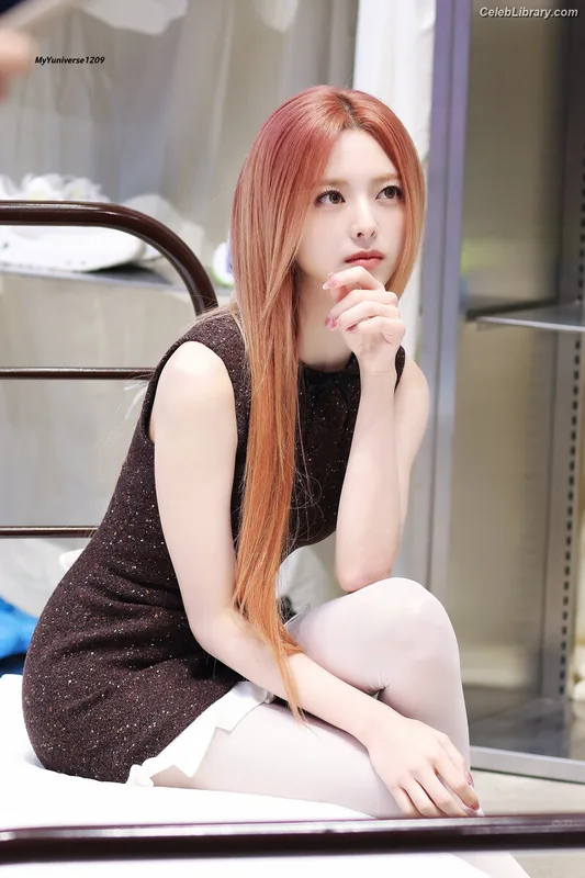Yuna - ITZY (유나, Shin Yu Na) photo 16 of 1698