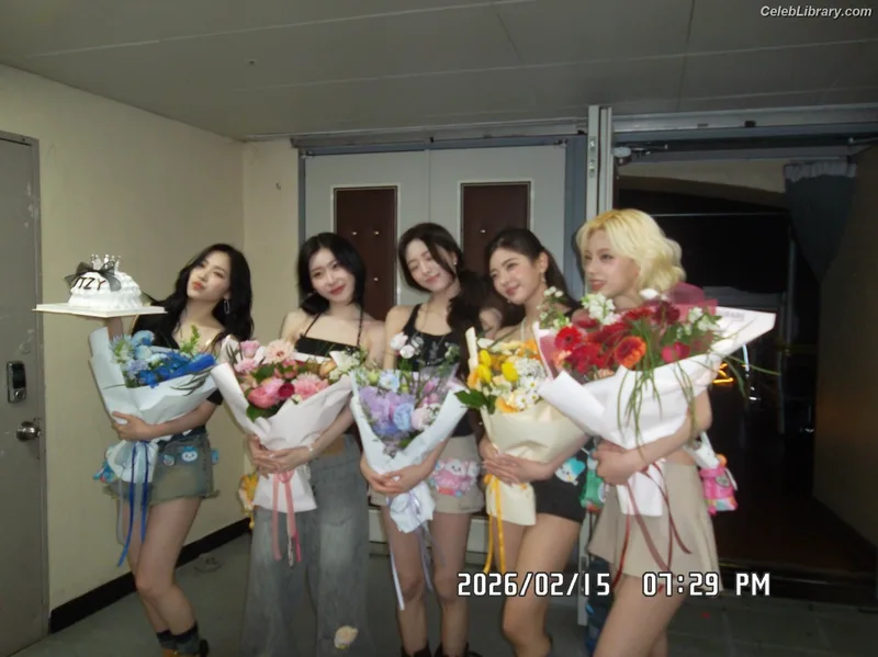 Yuna - ITZY (유나, Shin Yu Na) photo 5 of 1698