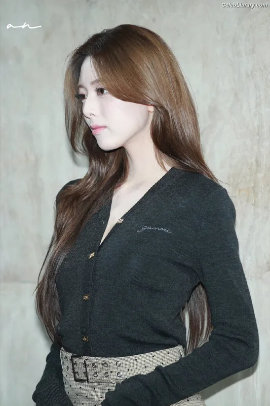 Yuna - ITZY (유나, Shin Yu Na) photo 8 of 1698
