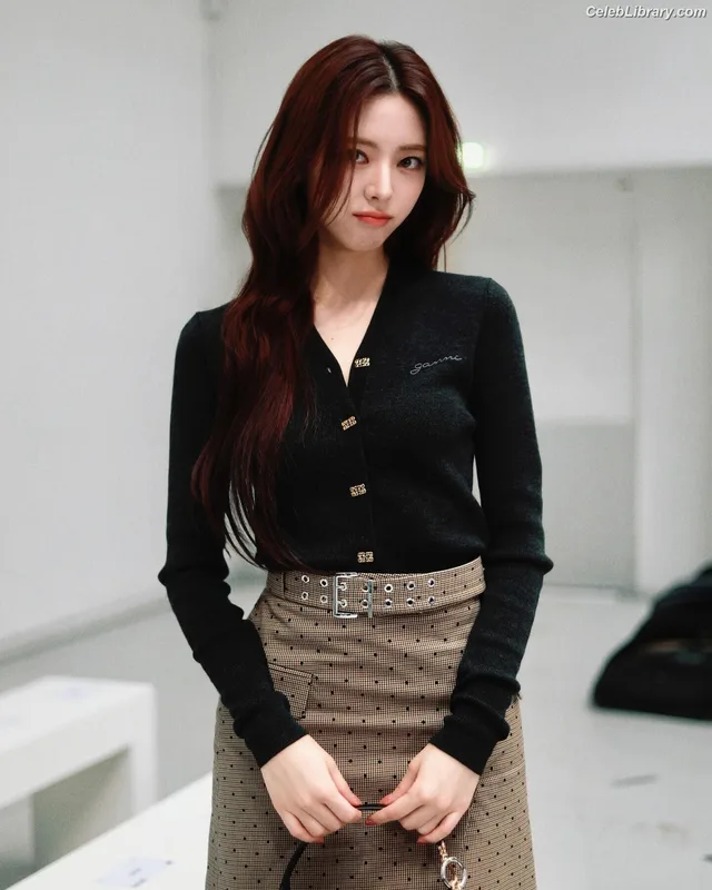 Yuna - ITZY (유나, Shin Yu Na) photo 13 of 1698