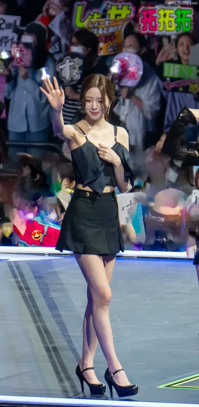 Yuna - ITZY (유나, Shin Yu Na) photo 17 of 1698