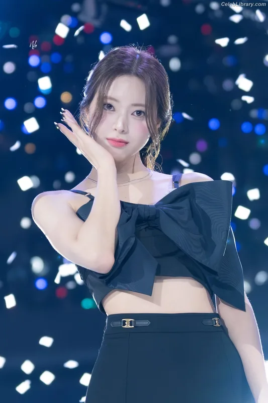Yuna - ITZY (유나, Shin Yu Na) photo 18 of 1698