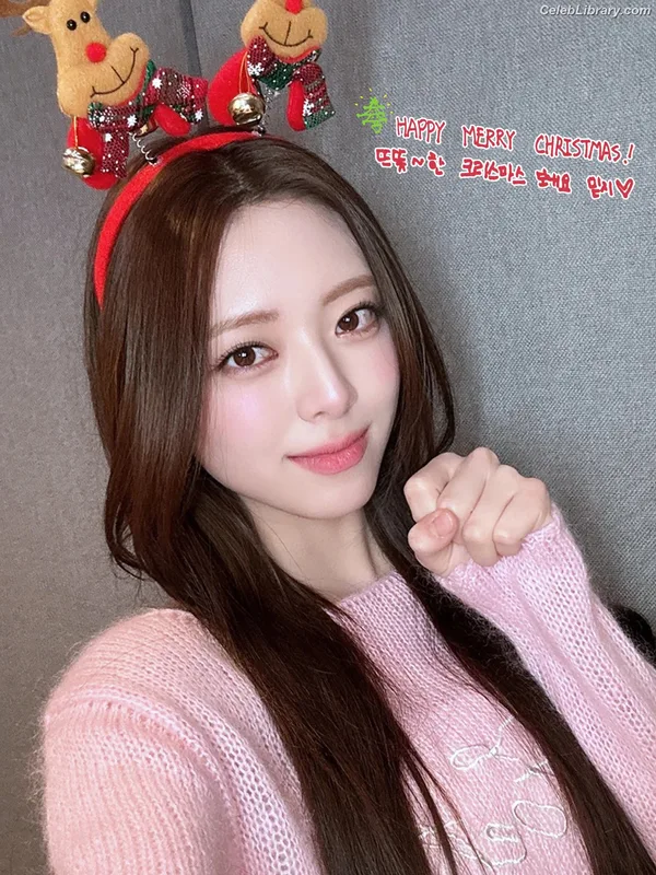 Yuna - ITZY (유나, Shin Yu Na) photo 19 of 1698