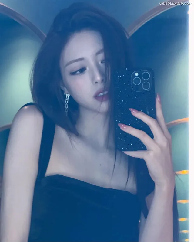 Yuna - ITZY (유나, Shin Yu Na) photo 20 of 1698