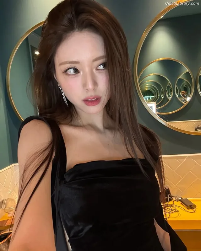 Yuna - ITZY (유나, Shin Yu Na) photo 21 of 1698