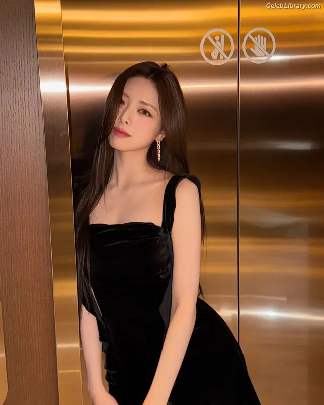 Yuna - ITZY (유나, Shin Yu Na) photo 22 of 1698