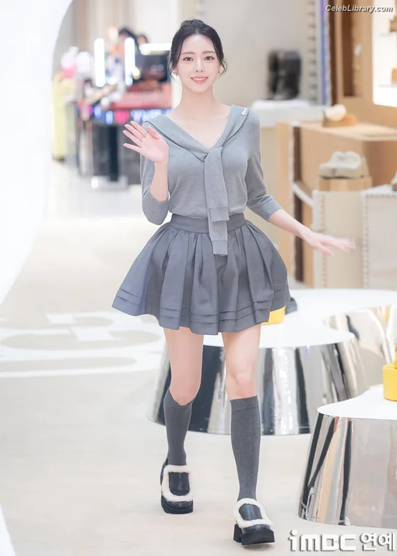 Yuna - ITZY (유나, Shin Yu Na) photo 4 of 1698