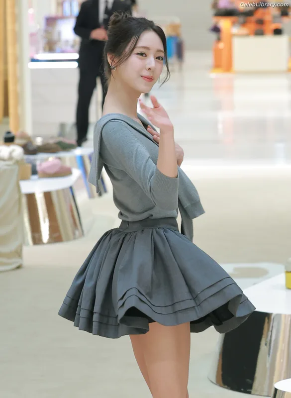 Yuna - ITZY (유나, Shin Yu Na) photo 7 of 1698