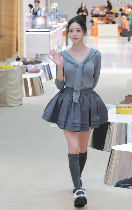 Yuna - ITZY (유나, Shin Yu Na) photo 9 of 1698