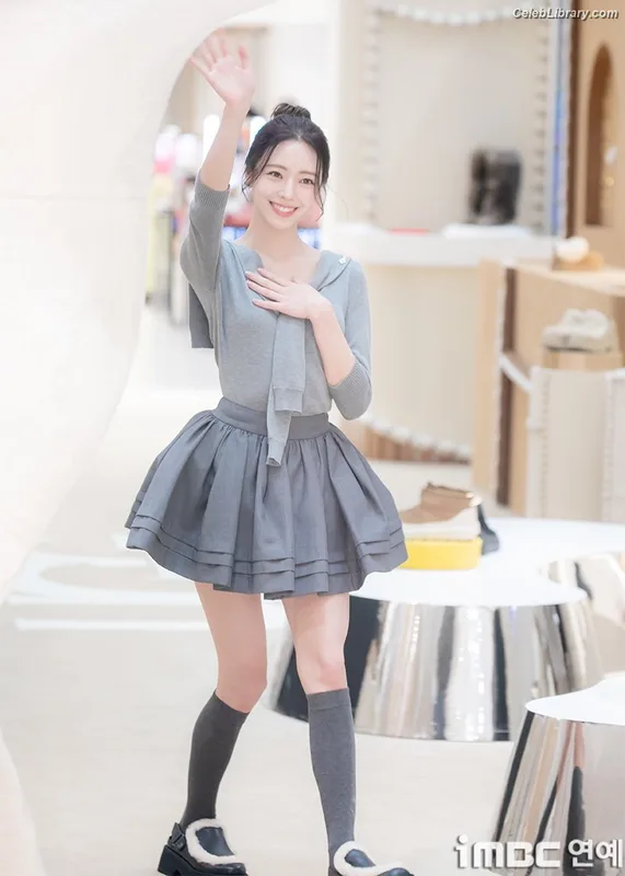 Yuna - ITZY (유나, Shin Yu Na) photo 11 of 1698