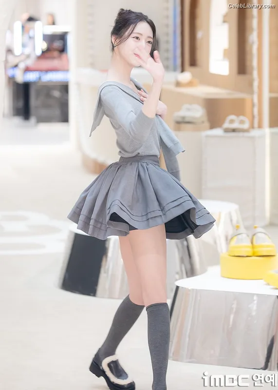 Yuna - ITZY (유나, Shin Yu Na) photo 15 of 1698