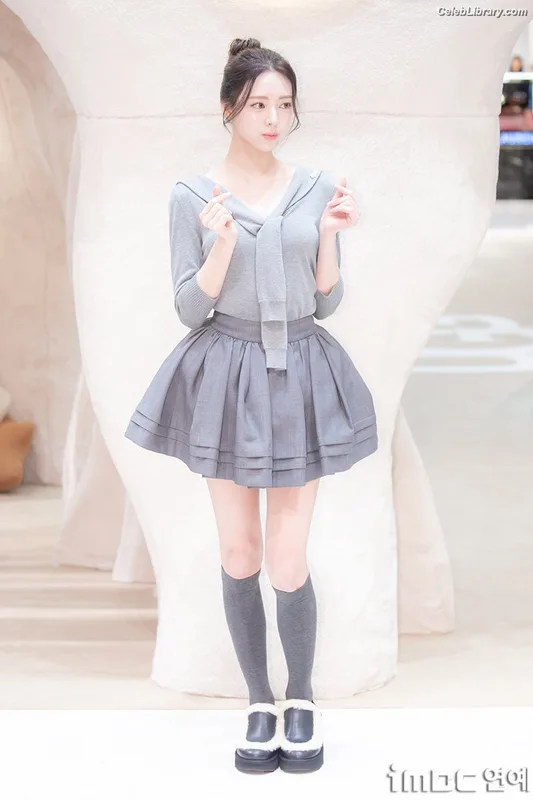 Yuna - ITZY (유나, Shin Yu Na) photo 22 of 1698