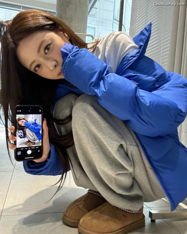 Yuna - ITZY (유나, Shin Yu Na) photo 23 of 1698