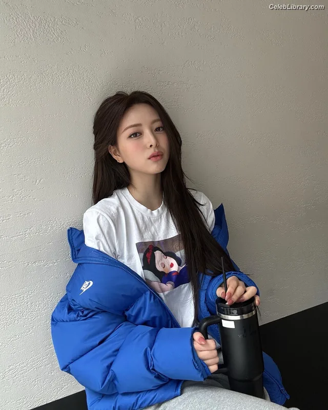 Yuna - ITZY (유나, Shin Yu Na) photo 24 of 1698
