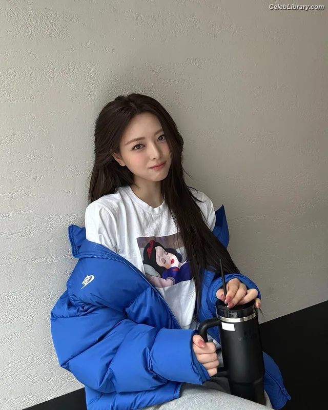Yuna - ITZY (유나, Shin Yu Na) photo 1 of 1698